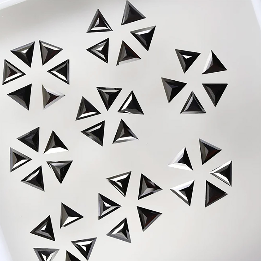 Triangle black diamonds