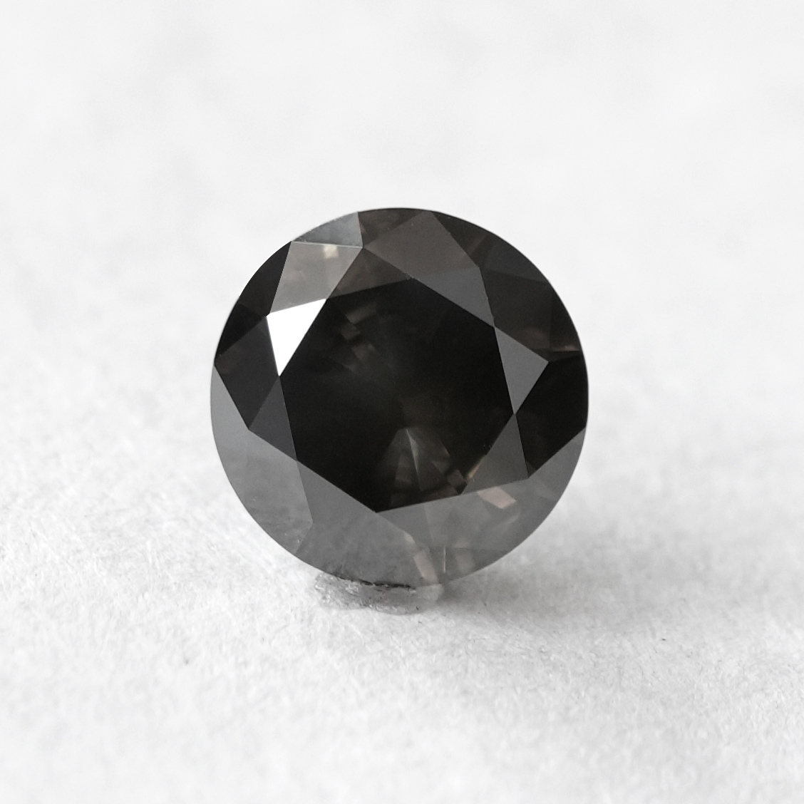 Round shape salt and pepper diamond