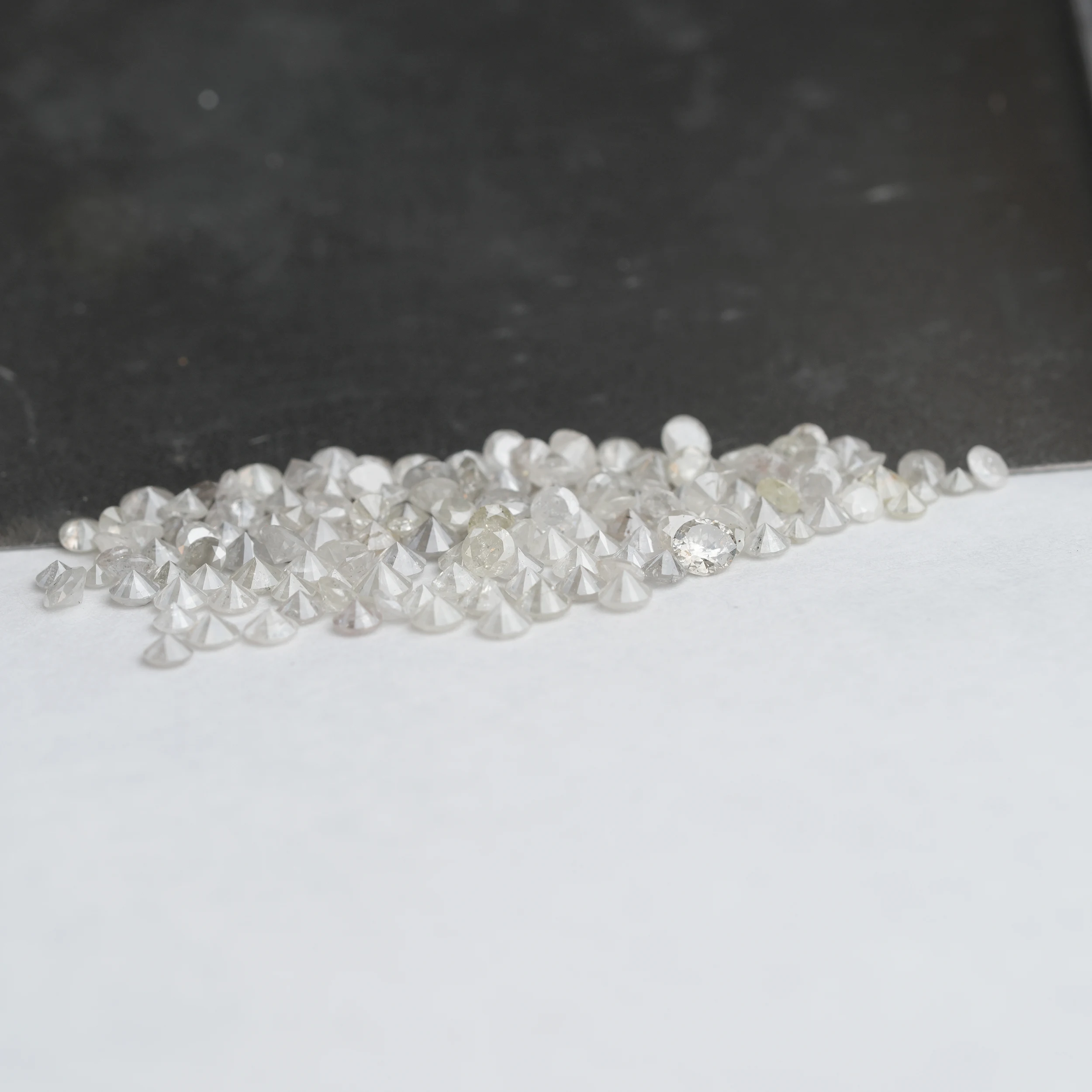 Natural Misty White color Round Brilliant cut Melee Diamonds | 4.62 CT Mix Diamond lot | 1.3 MM to 2.5 MM - Image 6