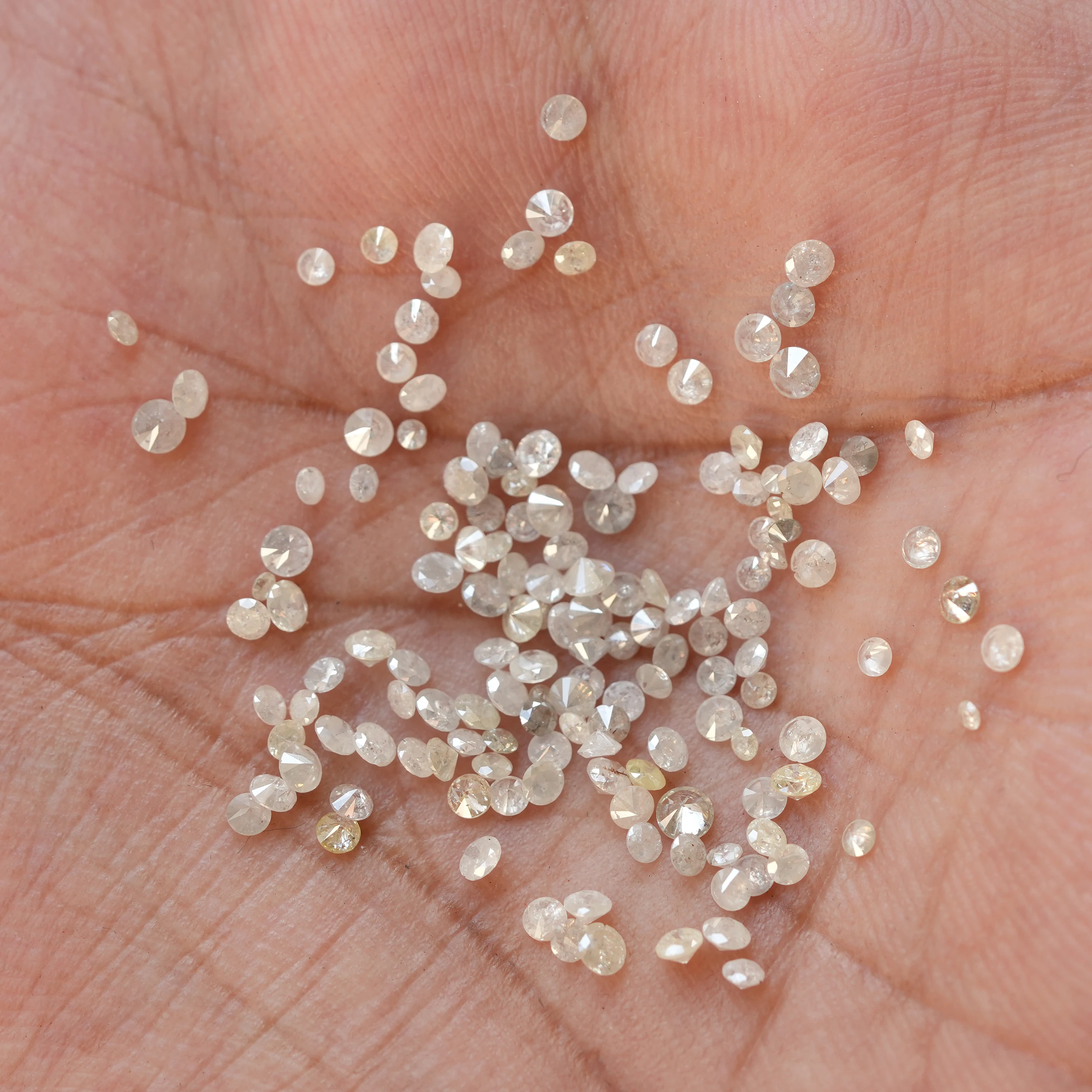 Natural Misty White color Round Brilliant cut Melee Diamonds | 4.62 CT Mix Diamond lot | 1.3 MM to 2.5 MM - Image 2