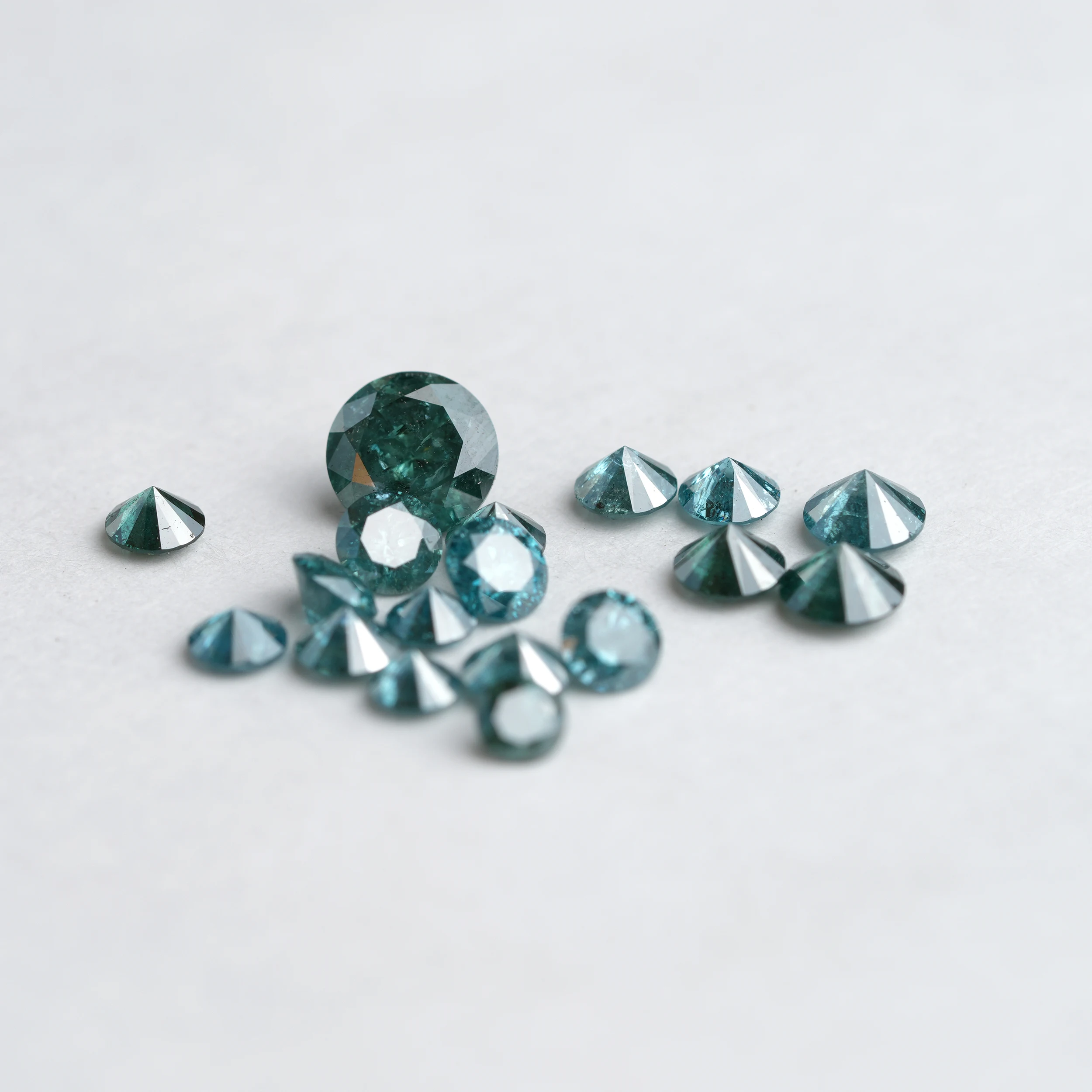 Natural Blue color Round Brilliant cut Diamonds | 2.50 CT Melee Diamonds Lot | 2.5 MM to 3.5 MM - Image 3