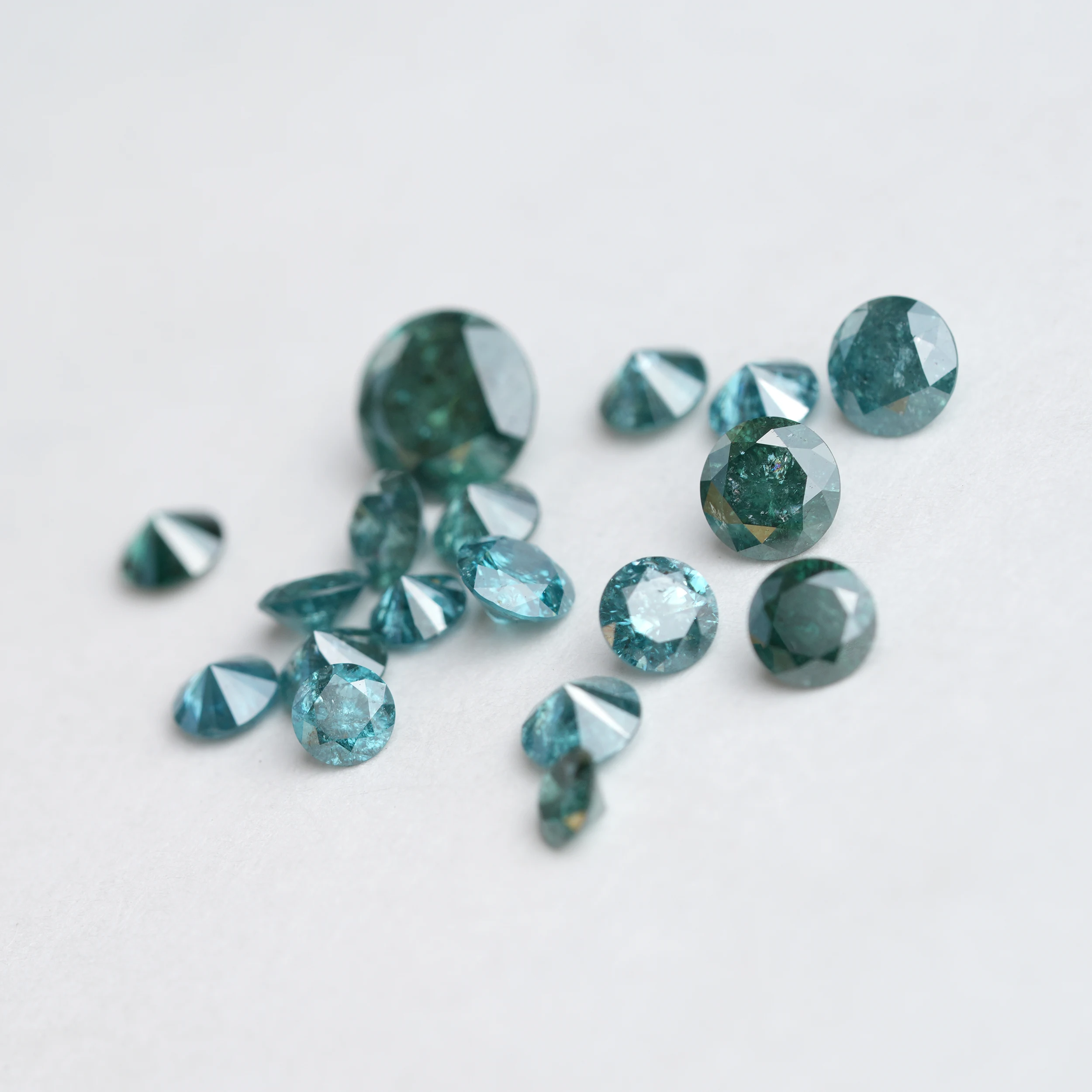 Natural Blue color Round Brilliant cut Diamonds | 2.50 CT Melee Diamonds Lot | 2.5 MM to 3.5 MM - Image 5