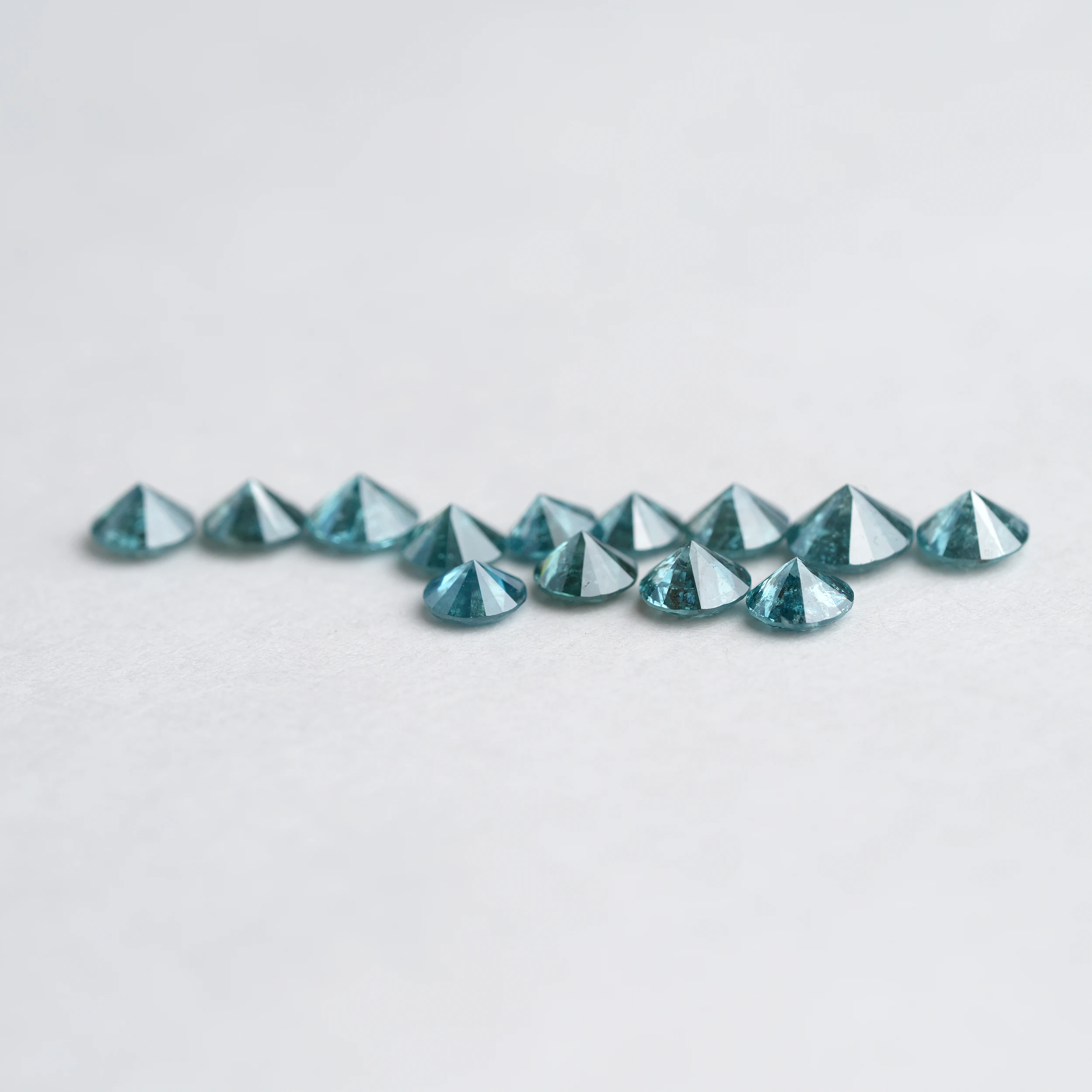 Natural Blue color Round Brilliant cut Diamonds | 2.50 CT Melee Diamonds Lot | 2.5 MM to 3.5 MM - Image 4