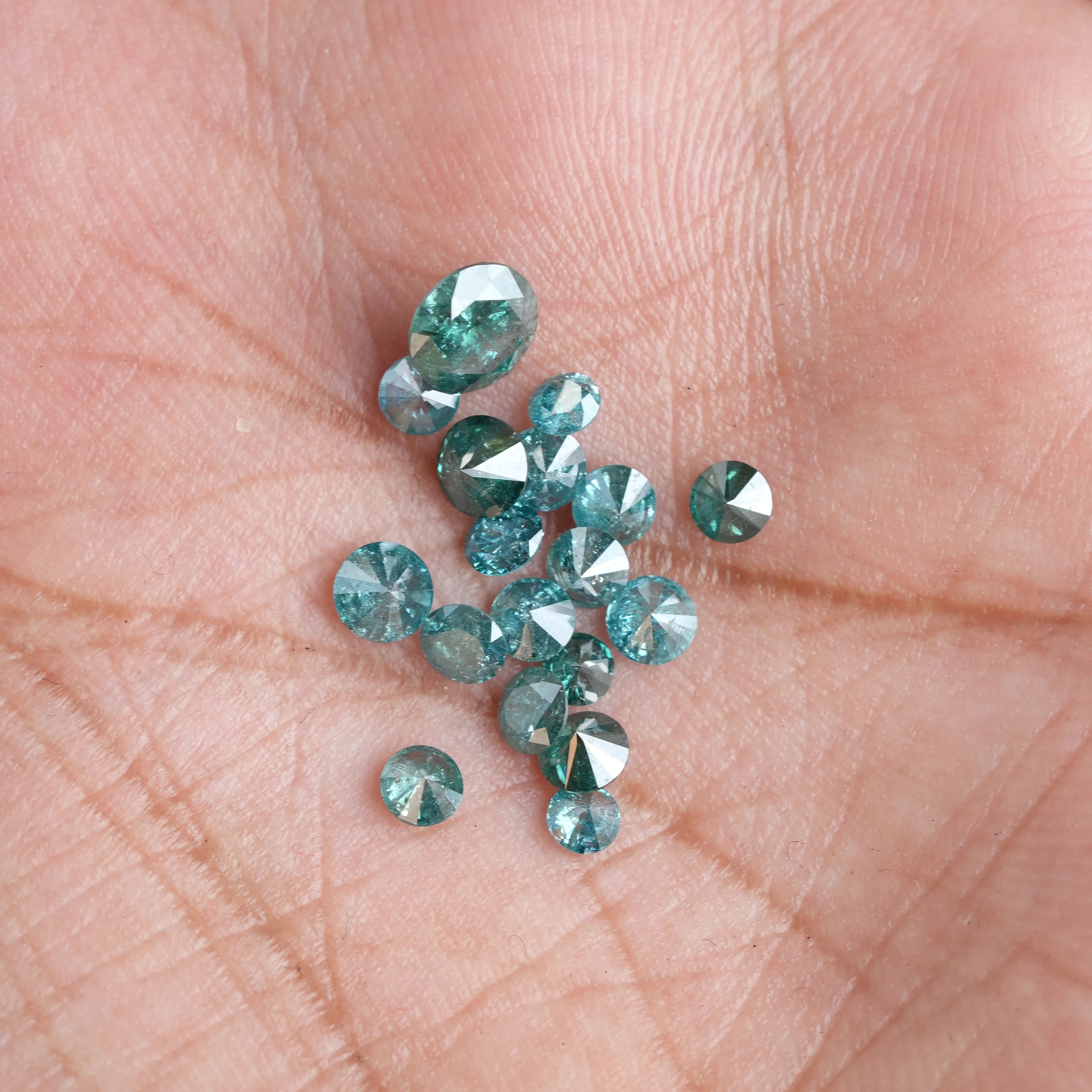 Natural Blue color Round Brilliant cut Diamonds | 2.50 CT Melee Diamonds Lot | 2.5 MM to 3.5 MM - Image 2