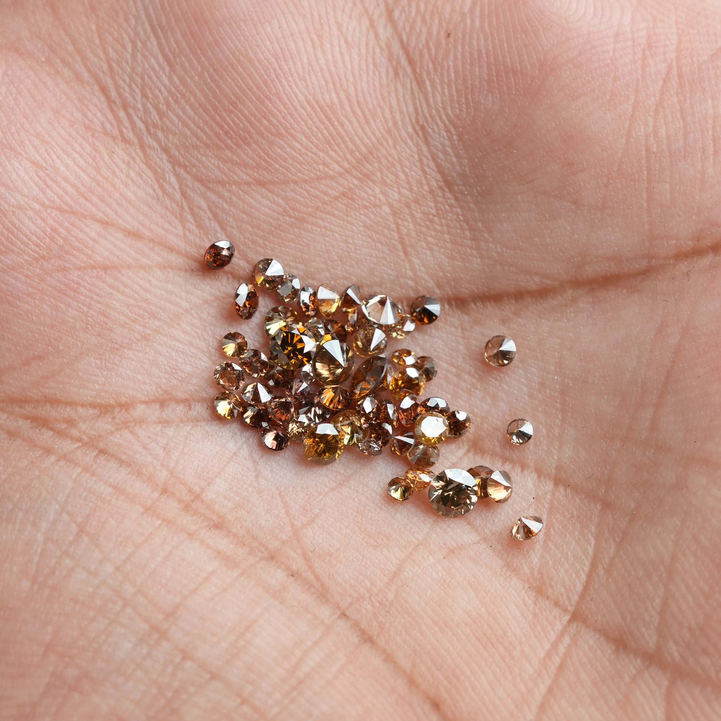 Natural Champagne color Round Brilliant cut Diamonds | 2.65 CT Diamond lot | 1.5 MM to 3.5 MM - Image 2