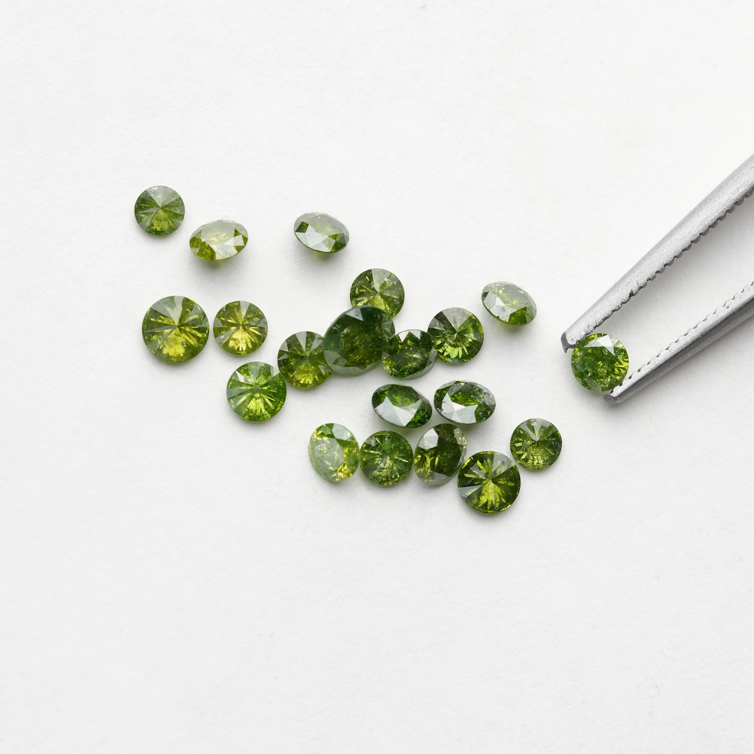 Natural Green Color Round Brilliant cut Diamonds | 2.75 CT Melee Diamonds Lot | 2.5 MM to 4 MM - Image 6