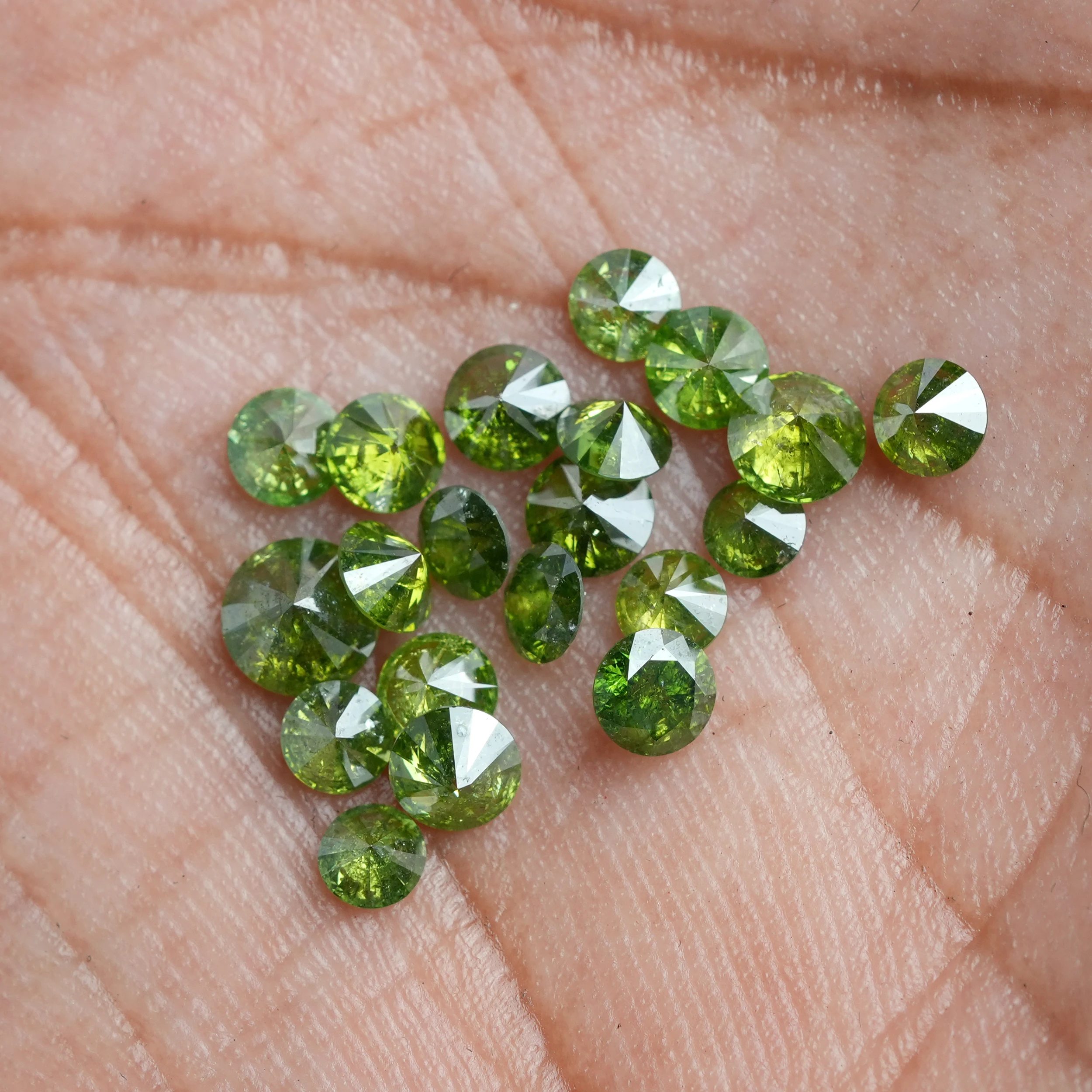 Natural Green Color Round Brilliant cut Diamonds | 2.75 CT Melee Diamonds Lot | 2.5 MM to 4 MM - Image 2